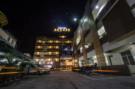 Hotel Aryaas Отели рядом с достопримечательностью «Anna nagar park»