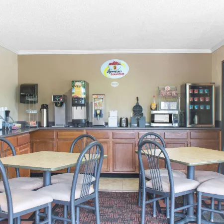 Super 8 by Wyndham Boonville