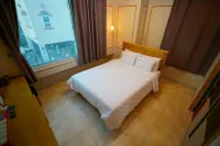 Jeonju Hanok Maeul Pungkyeong Guest and Hotel