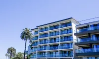 La Jolla Cove Suites Hotels near Linda Vista Second Baptist Church