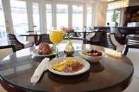 Inn at Pelican Bay - breakfast
