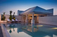 Radisson Blu Kochi - Rooftop Pools