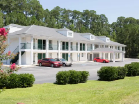Super 8 by Wyndham Statesboro Hotels in Statesboro