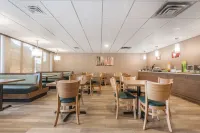 Quality Inn & Suites Downtown - Завтрак