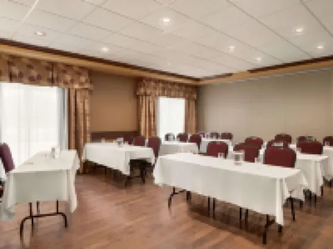 Days Inn by Wyndham Levis Hotels in Levis