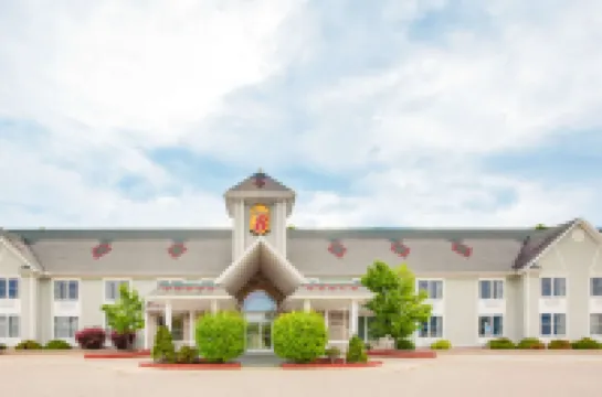 Super 8 by Wyndham Brooklyn