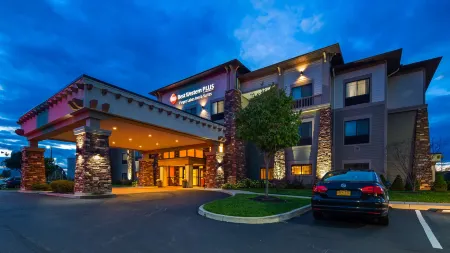 Best Western Plus Finger Lakes Inn  Suites Отели в г. Драйден