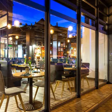 Park Inn by Radisson Poznan Отели рядом с достопримечательностью «Мальтанское озеро»