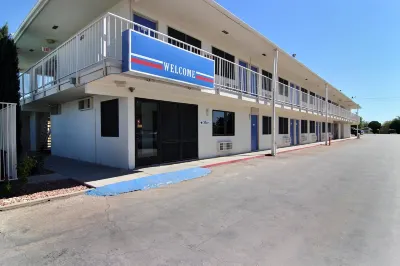 Motel 6 Carlsbad, NM Hotels near كارلزباد