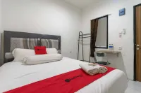 RedDoorz Near Alun Alun Kota Serang Hotels in Waringinkurung
