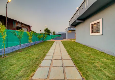 Siddhi Holidays Отели рядом с достопримечательностью «Карла Кейвс»