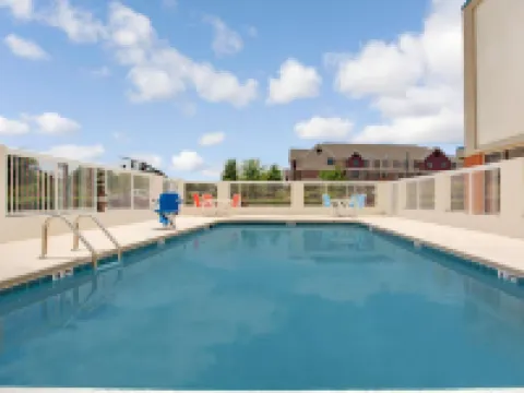 Days Inn & Suites by Wyndham Ridgeland Hotels in Ridgeland