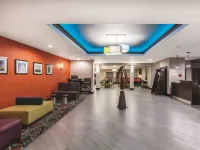 La Quinta Inn & Suites by Wyndham Houston Bush Intl Airpt E
