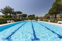 Elegant Villa with Pool and Barbecue