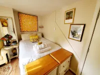 Cozy Yellow Queen Bed By Yale U - 2 estrellas