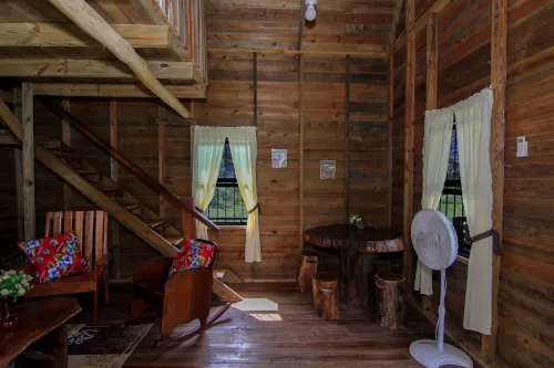 Pilgrim's Paradise Cabin 2 - Homestay
