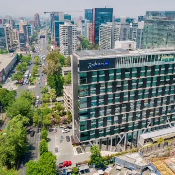 Radisson Blu Plaza El Bosque Santiago Hotels near Araucano Park