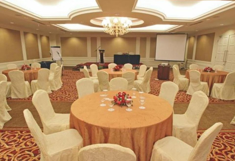 Harmoni One Convention Hotel