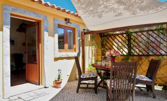 Charming Cottage with 2 Bedrooms in a Seaside Village