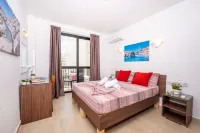 Sea Bliss Apartments with Terrace Close to the Sea