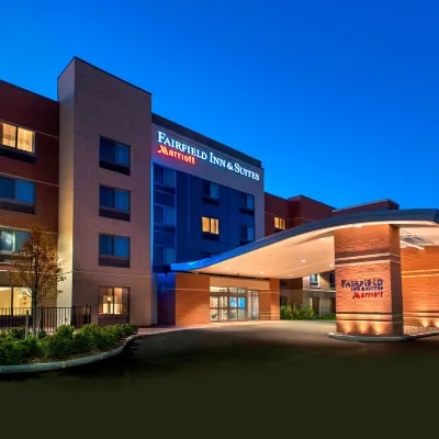 Fairfield Inn & Suites Syracuse Carrier Circle Отели рядом с достопримечательностью «Конгресс-центр The Oncenter»
