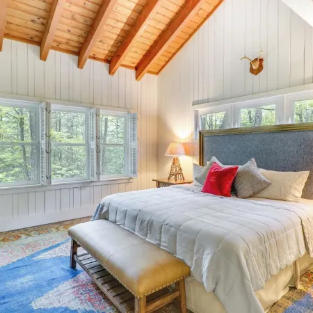 Chic Highlands Cabin Retreat w/ Deck + Office!