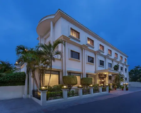 La Place Sarovar Portico Lucknow Hotels in Lucknow