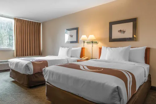 Quality Inn فنادق في Shenango Township