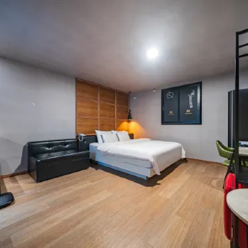 Yongin Hotel Moonrise Отели рядом с достопримечательностью «Парк Монэ»