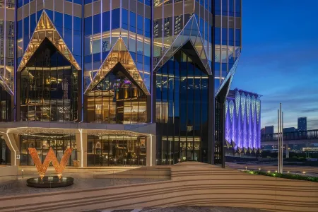 W Macau - Studio City Отели рядом с достопримечательностью «Пляж Хак-Са»