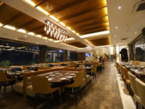 The Pristine Hotel Hotels in Kanpur