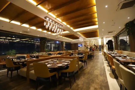 The Pristine Hotel Отели рядом с достопримечательностью «Moti Jheel»