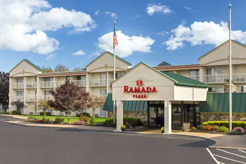 Ramada Plaza by Wyndham Portland - parking
