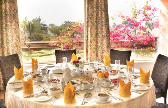 霍姆茲班達若巴斯酒店