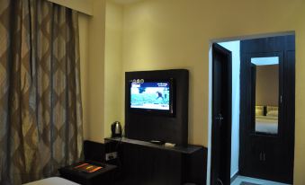 a television set is mounted on a wall in a hotel room , displaying a golf game at Hotel Rivoli