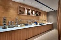 SpringHill Suites Provo - breakfast