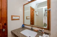 J.J Resorts Hotel a Bhuntar