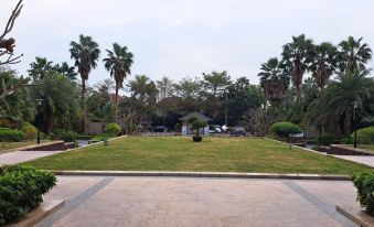 Light Luxury Homestay (Jinhai'an Avenue No. 2)