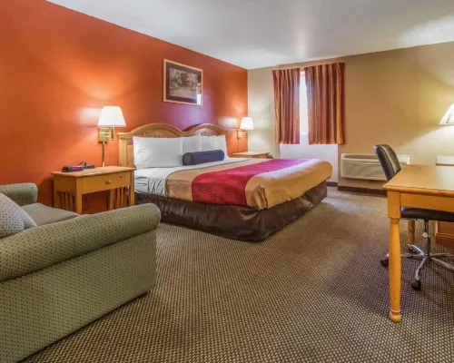 Econo Lodge فنادق في Shenango Township