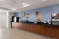 Microtel Inn & Suites by Wyndham Zephyrhills - breakfast
