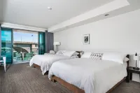 Heat Hotel Hotels near Action Sports