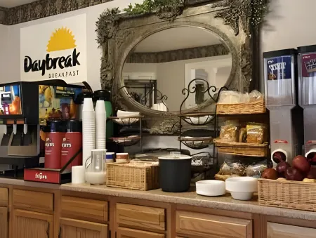 Days Inn by Wyndham Kent - Akron, Ohio Отели в г. Кент