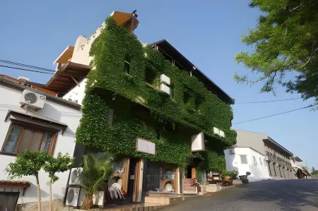 Hotel Bella Отели рядом с достопримечательностью «Храм Адриана»