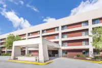 Baymont by Wyndham Davenport Hotels in Davenport