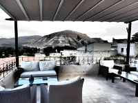 Monte Cappa Cave House Hotels in Karlik Koyu