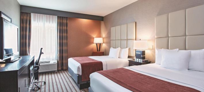 La Quinta Inn & Suites by Wyndham Harrisburg-Hershey Hotels in Dauphin County