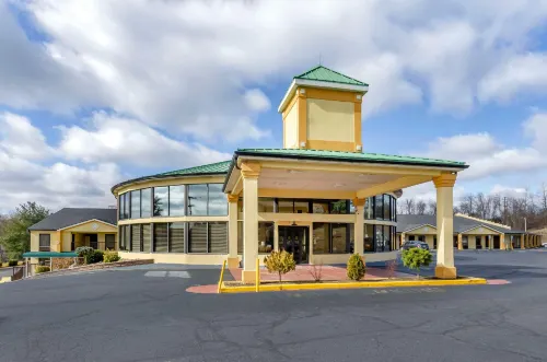 Quality Inn Hillsville Hotels in Galax