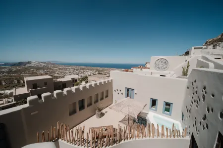 Luna Santorini Suites Отели рядом с достопримечательностью «Красный пляж»
