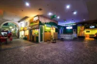 The Square Universitas Petra Water Heater WiFi 2G Wonocolo 호텔