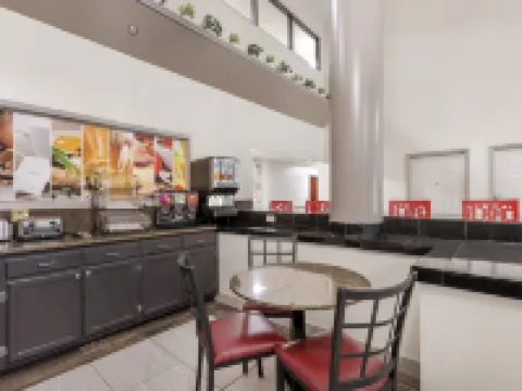 Red Roof Inn & Suites Clinton, MS Hotels in Clinton